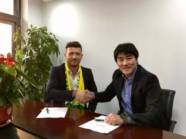 据西班牙加泰罗尼亚当地媒体CCMA报道，本赛季西甲冬窗引援的财政限制将进一步放宽，巴萨等俱乐部将从中受益。